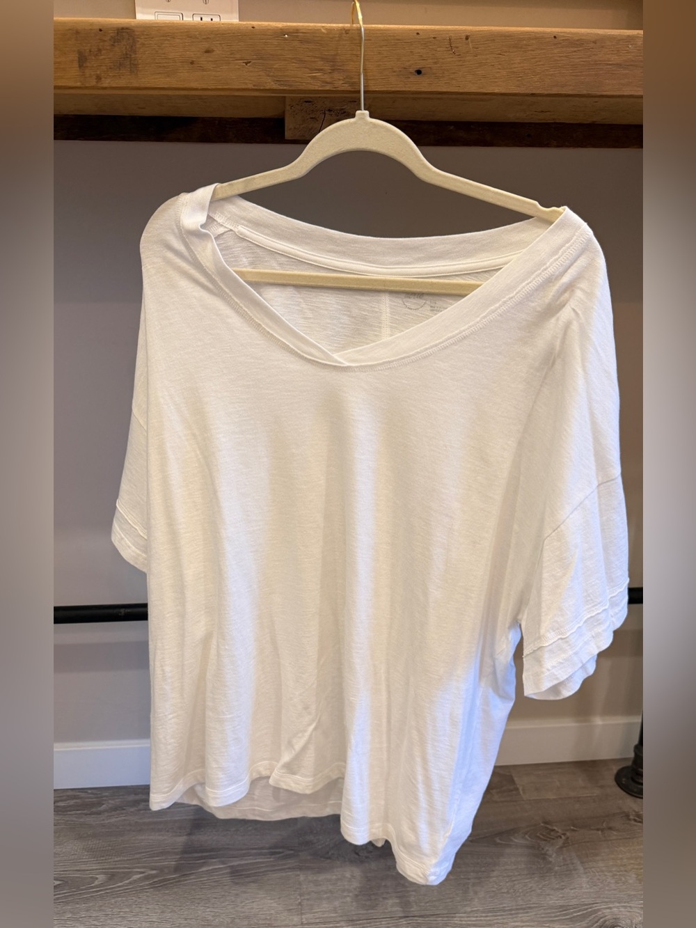 NWT Aerie Relaxed V-Neck Short Sleeve Top - White L